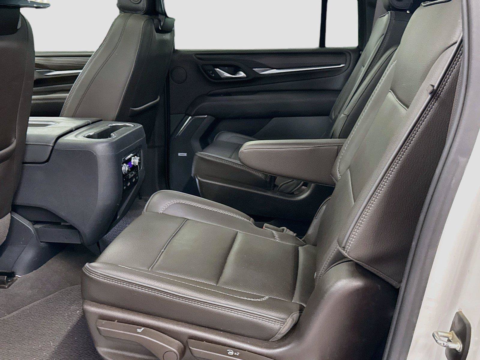 Used 2023 GMC Yukon XL Denali w/ Advanced Technology Package AWD/4WD image 5