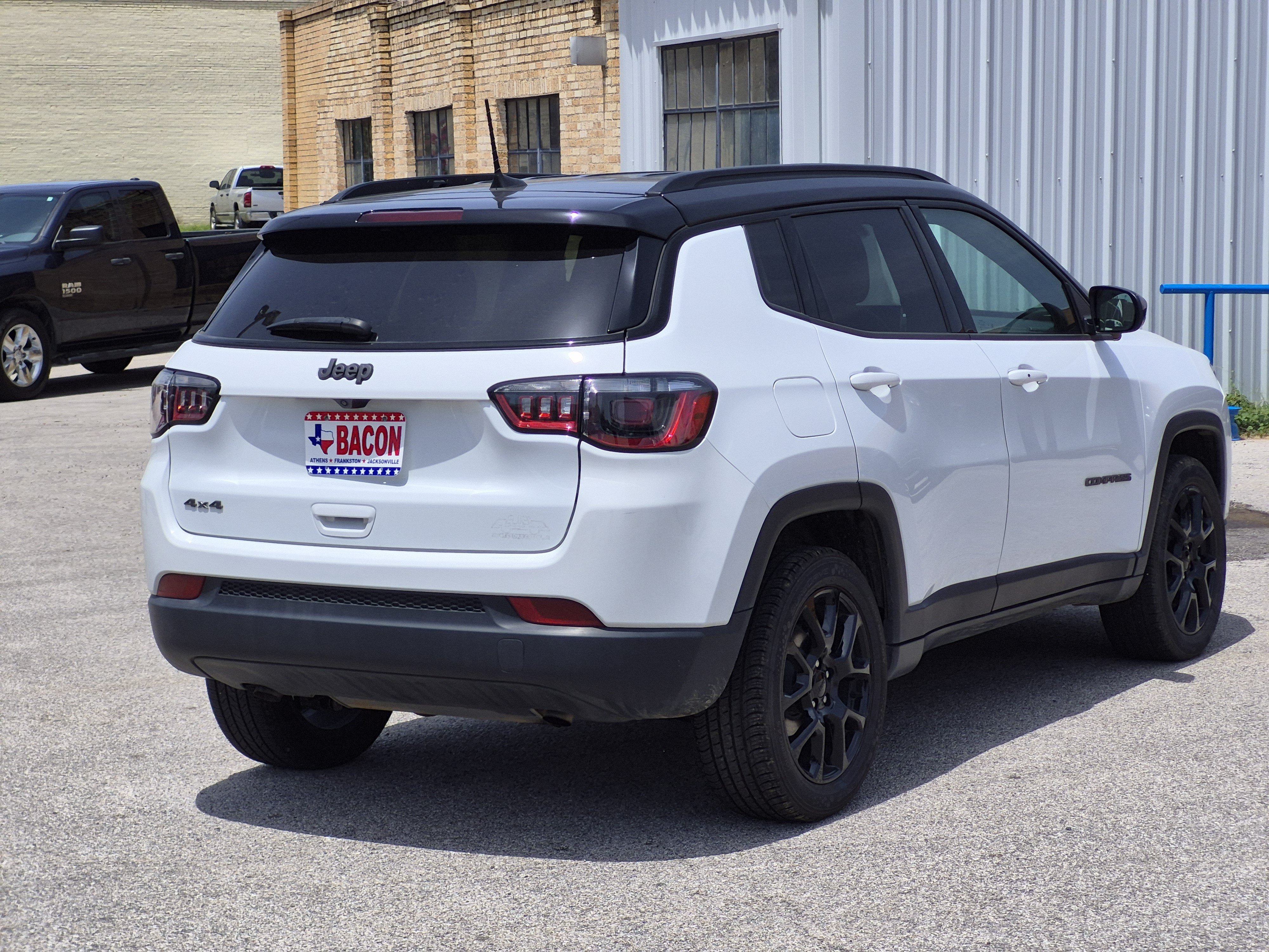 Used 2024 Jeep Compass Latitude w/ Convenience Group AWD/4WD image 6
