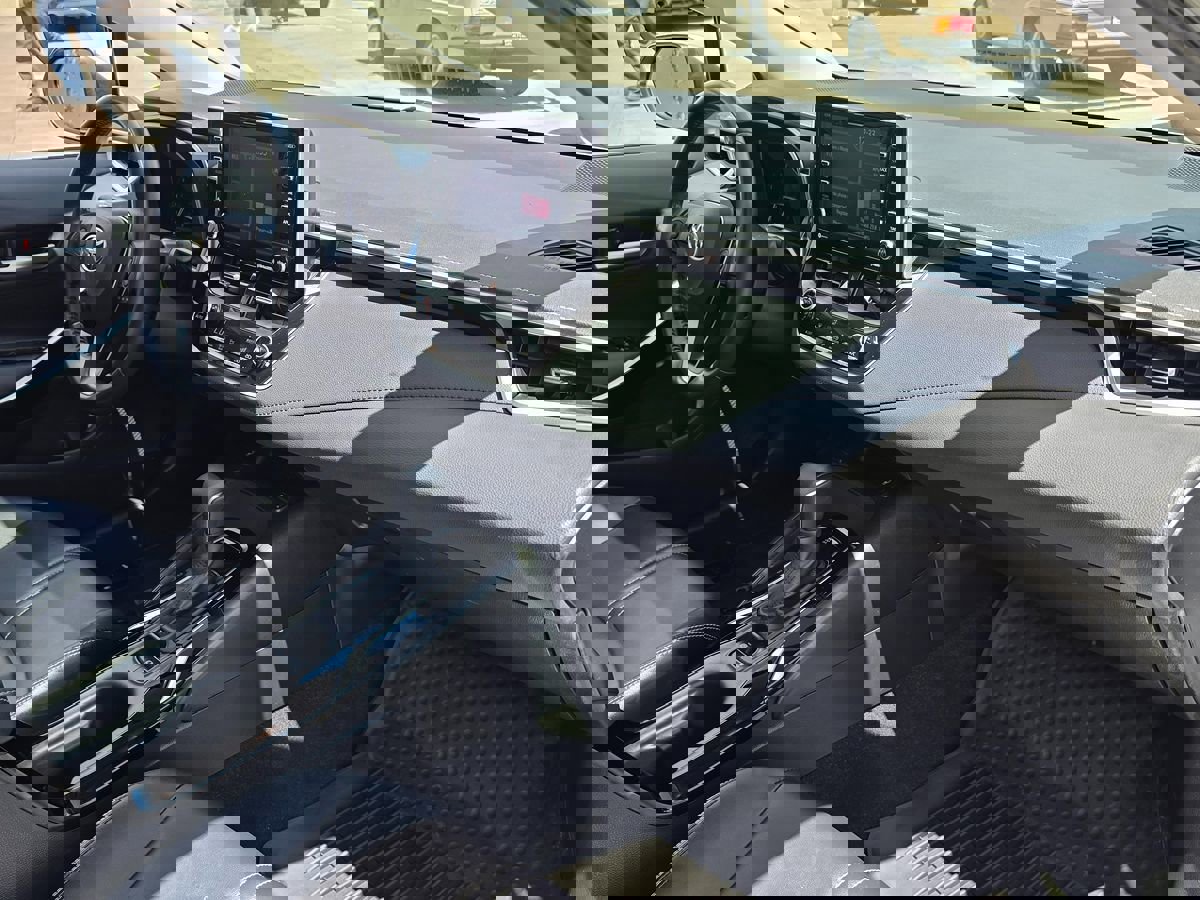 Used 2020 Toyota Corolla XLE FWD image 14