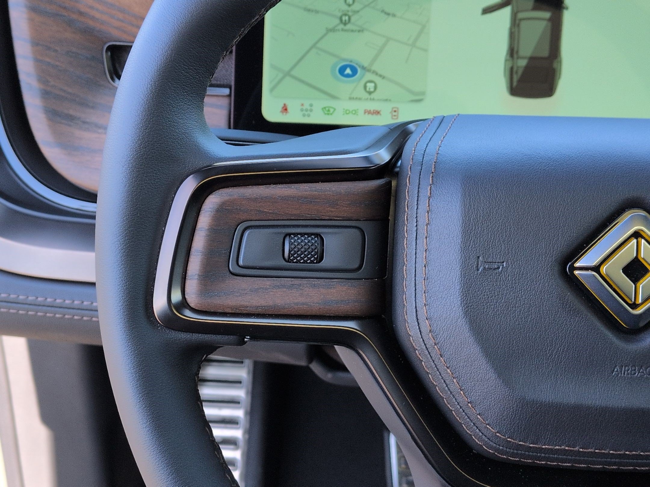 Used 2026 Rivian R1S Premium AWD/4WD image 19