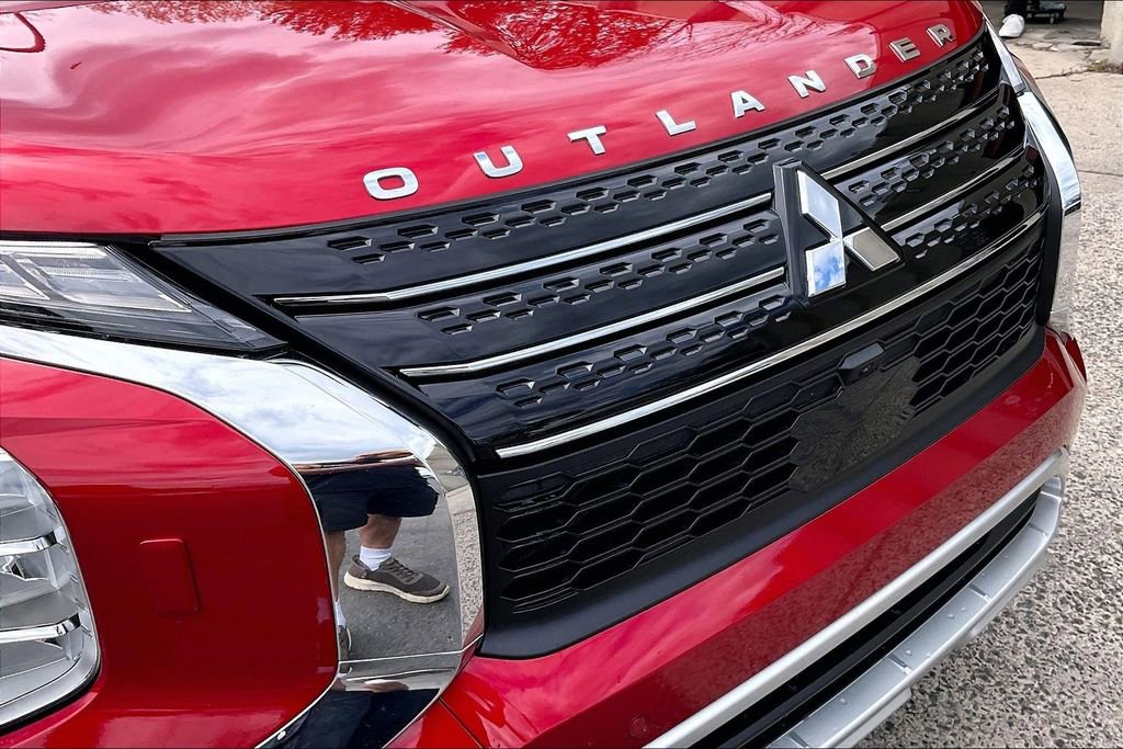 Used 2023 Mitsubishi Outlander SE AWD/4WD image 29