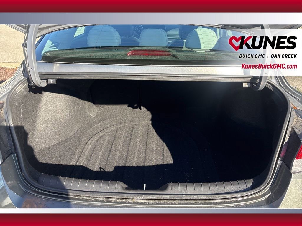 Used 2025 Hyundai Elantra Limited image 7