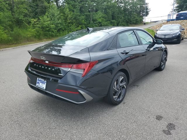 Certified 2025 Hyundai Elantra SEL FWD image 4