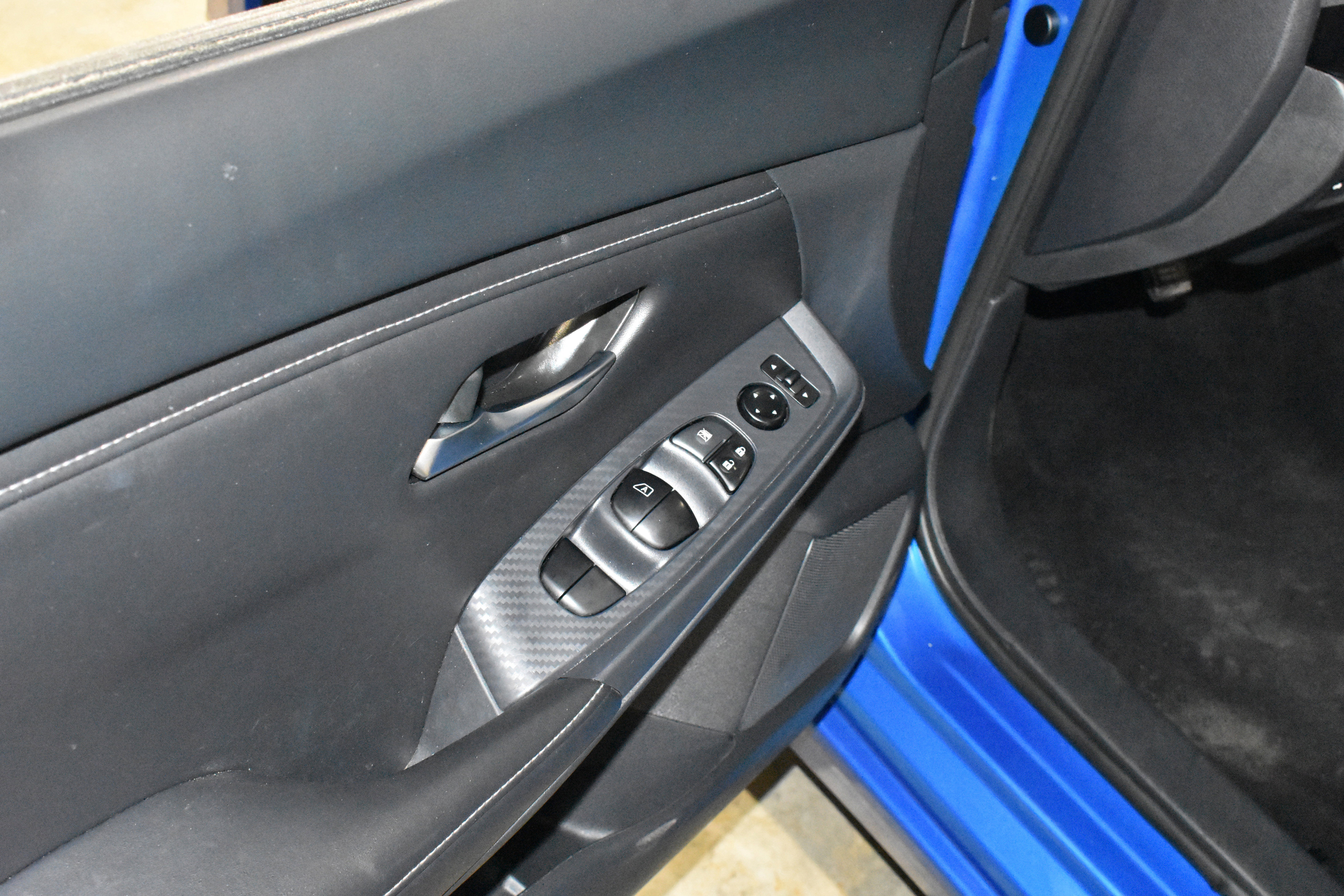 Used 2025 Nissan Sentra SV FWD image 24