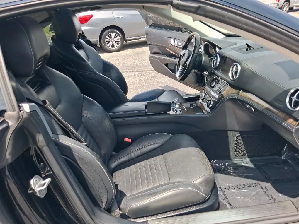 Used 2013 Mercedes-Benz SL 550 w/ Premium Pkg image 23