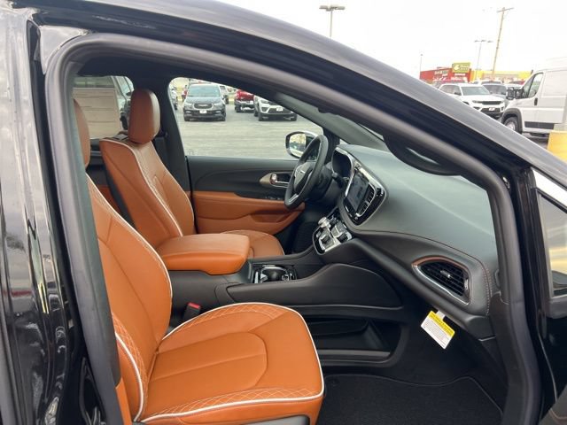 New 2026 Chrysler Pacifica Pinnacle FWD image 14