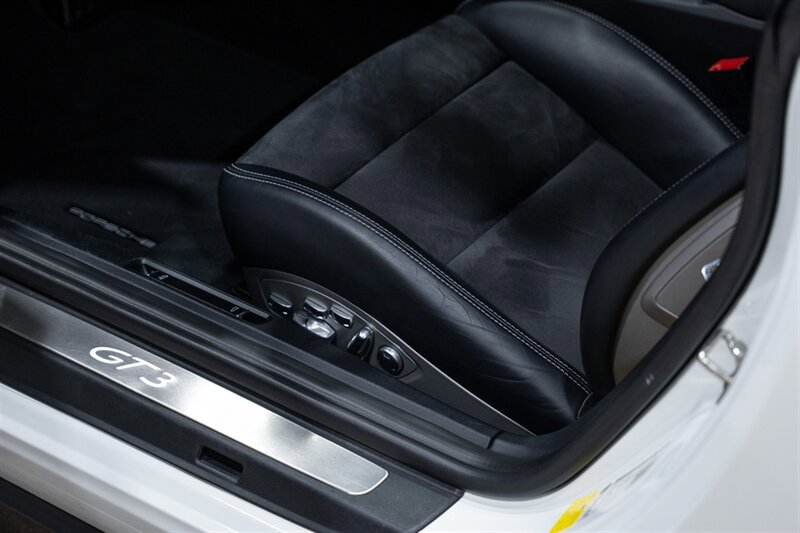 Used 2015 Porsche 911 GT3 RWD image 25