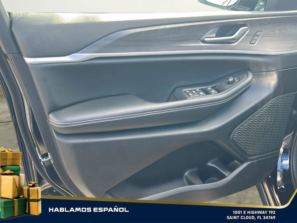 Used 2025 Jeep Grand Cherokee Limited image 12