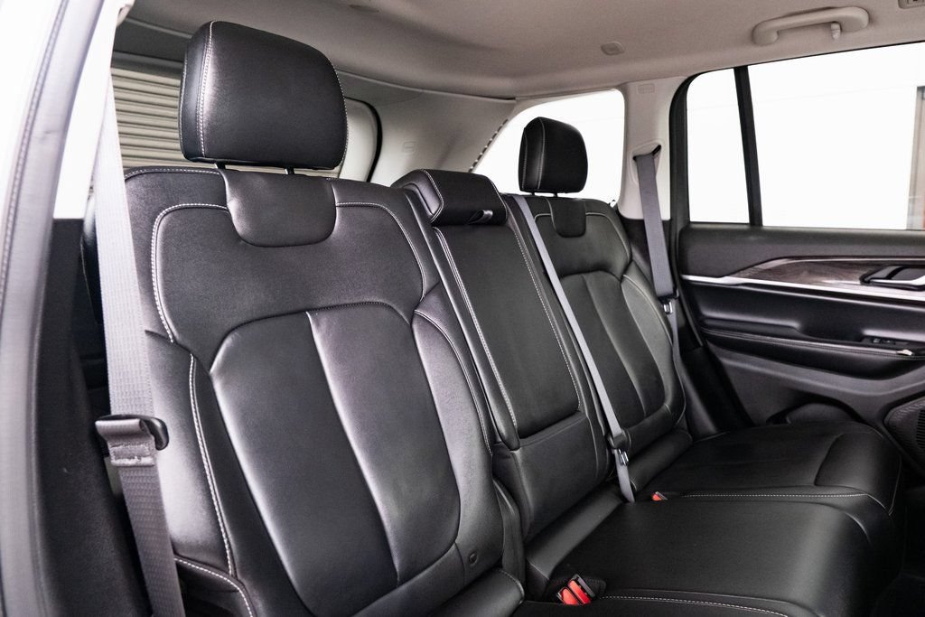 Used 2023 Jeep Grand Cherokee Limited AWD/4WD image 21