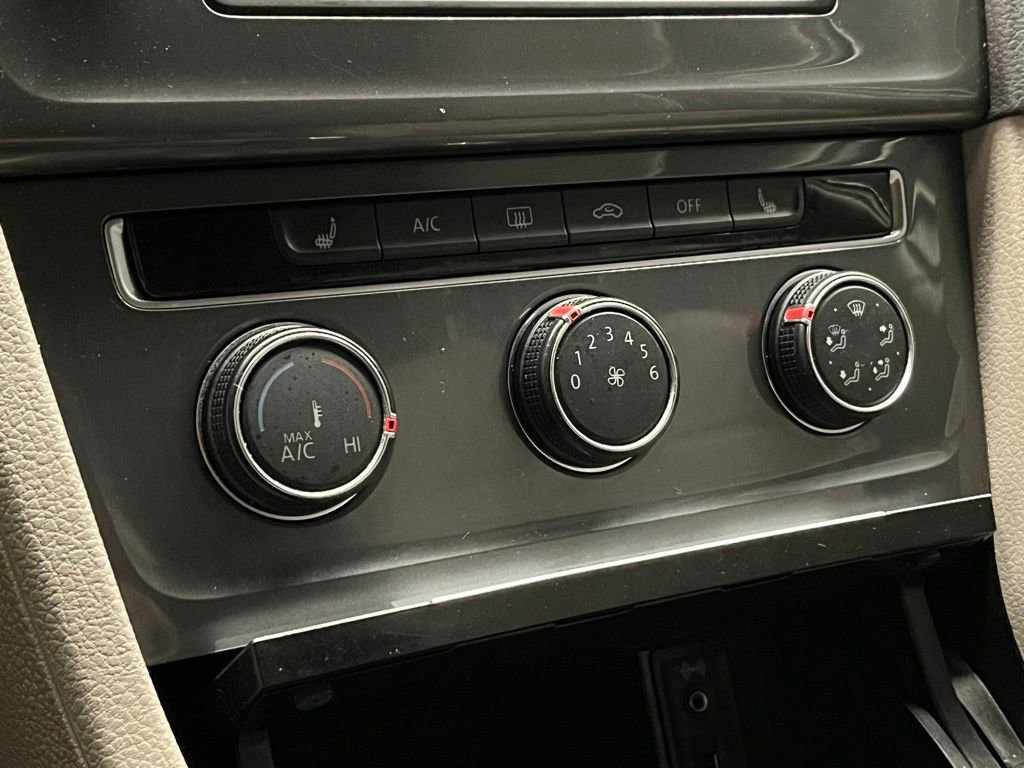 Used 2017 Volkswagen Golf Alltrack S image 9