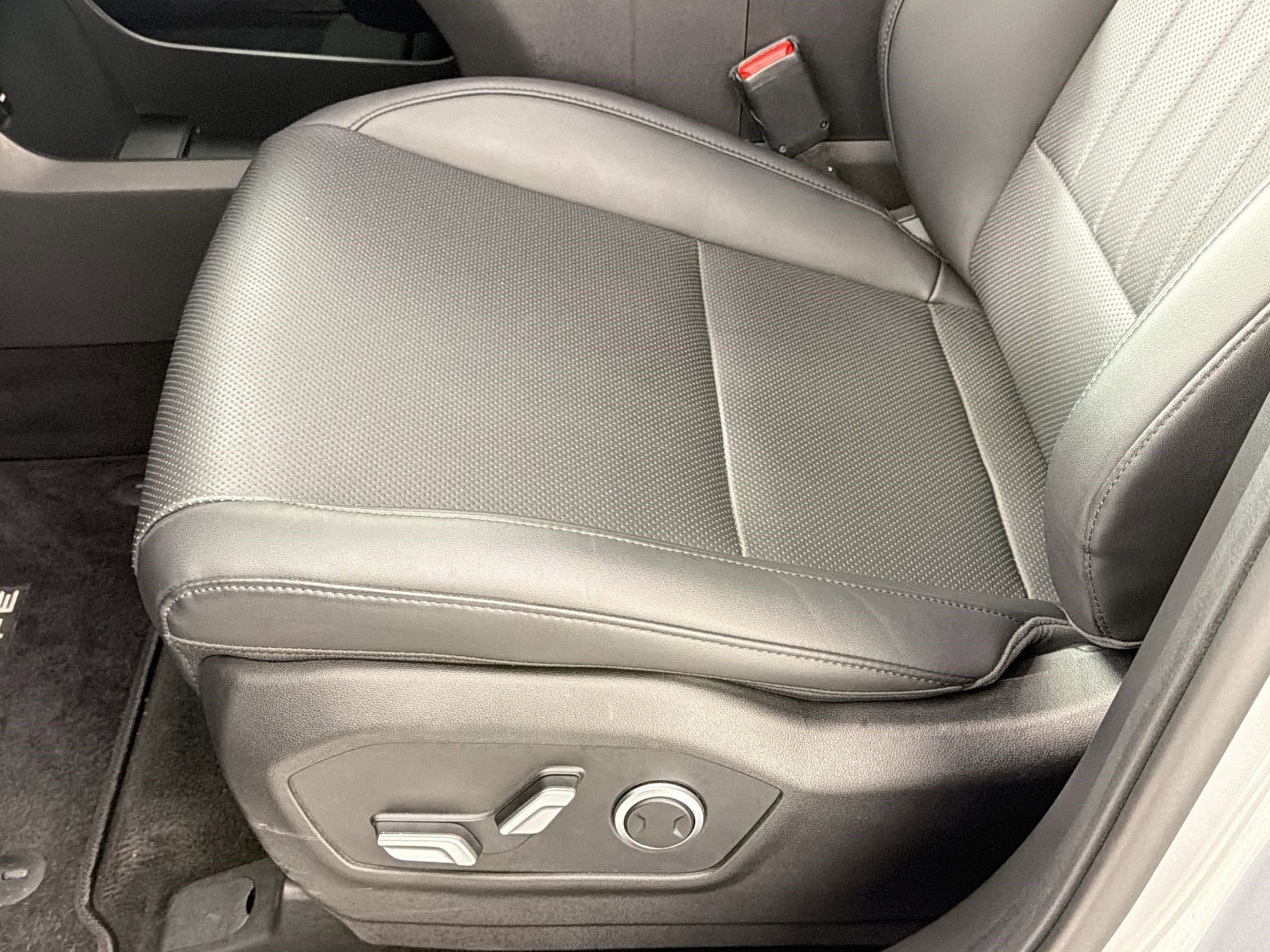 Used 2025 Hyundai Santa Fe SEL image 14