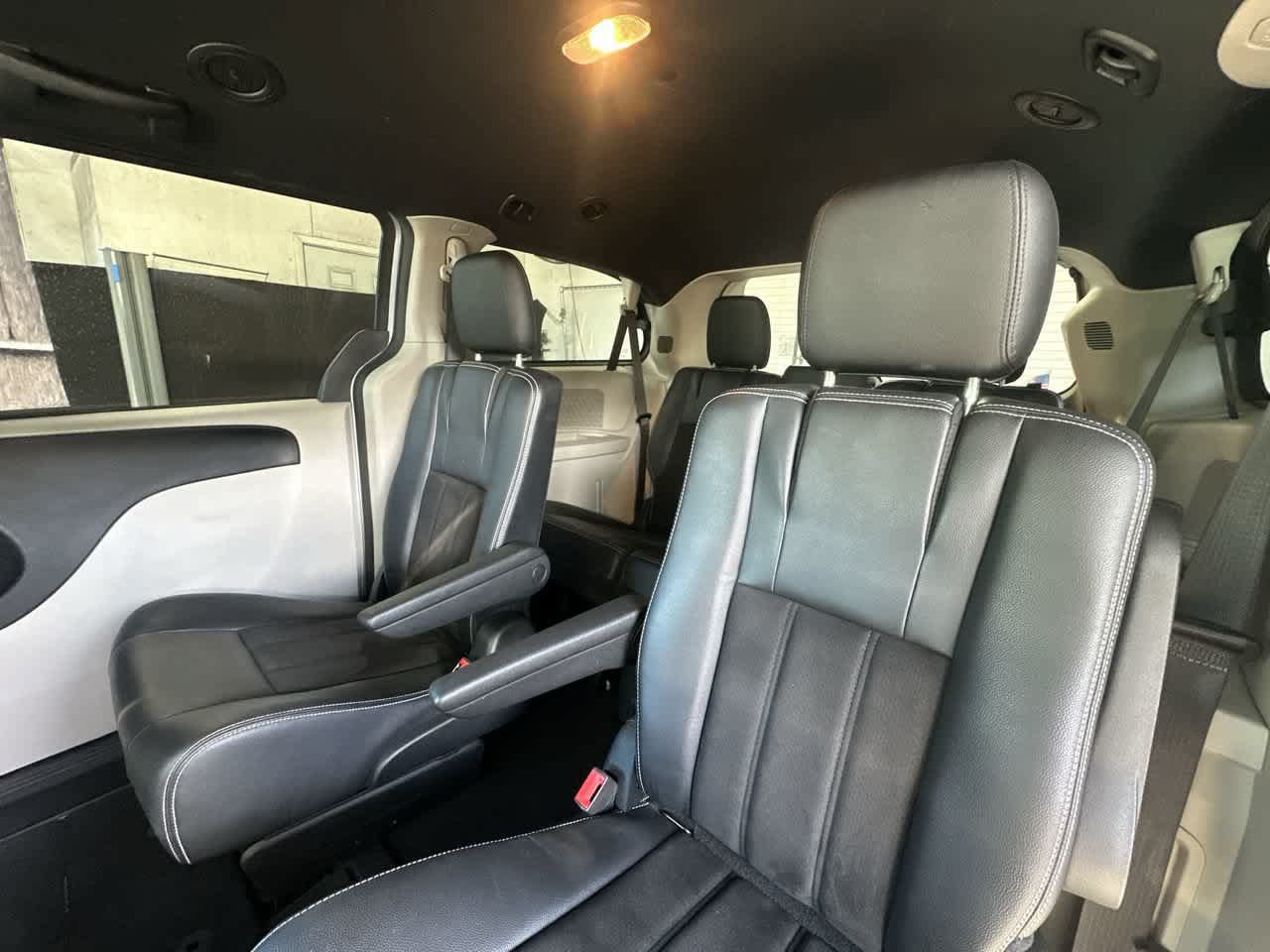 Used 2019 Dodge Grand Caravan SXT FWD image 22