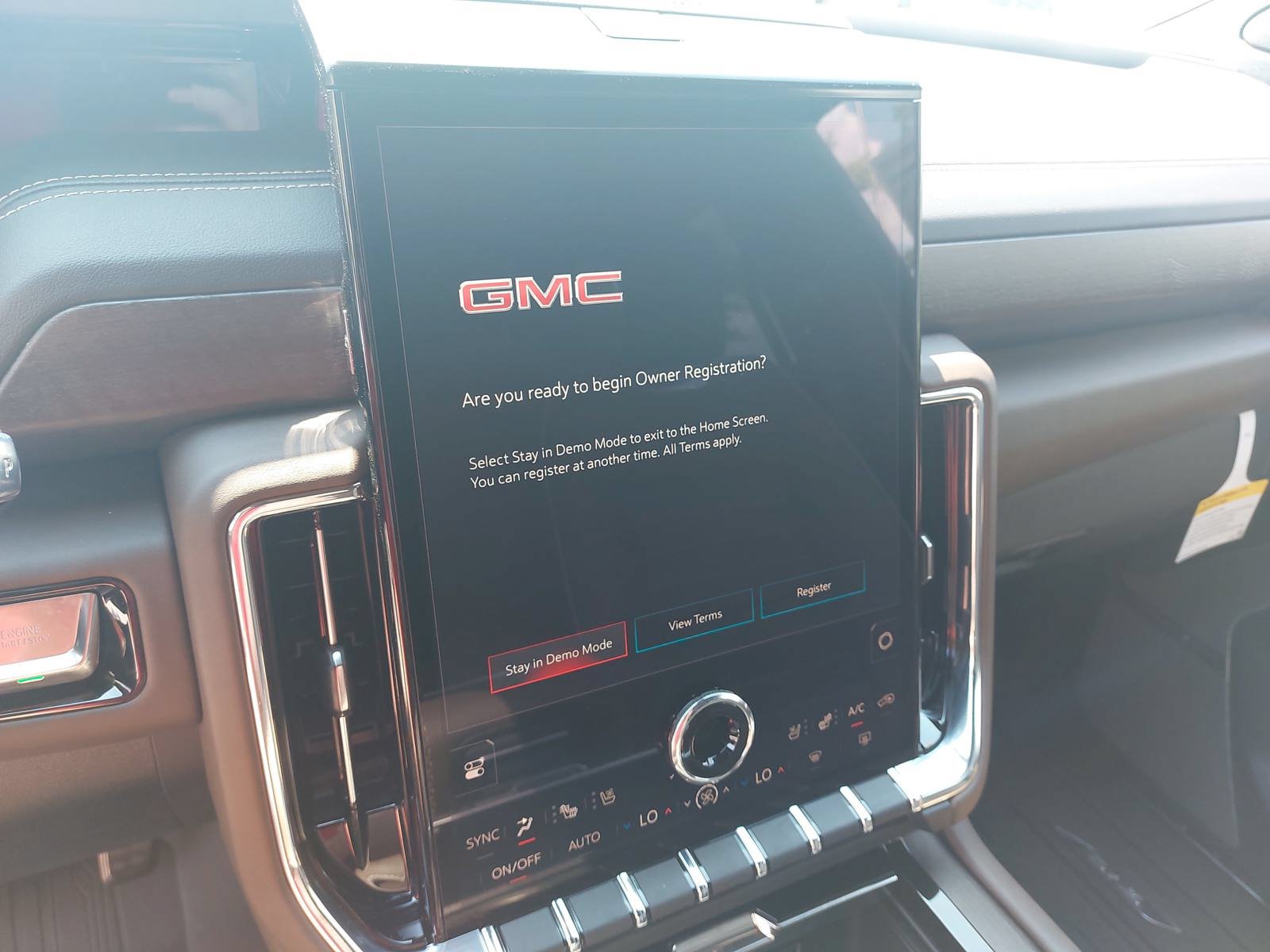 New 2026 GMC Yukon XL Denali Ultimate w/ LPO, Floor Liner Package AWD/4WD image 21