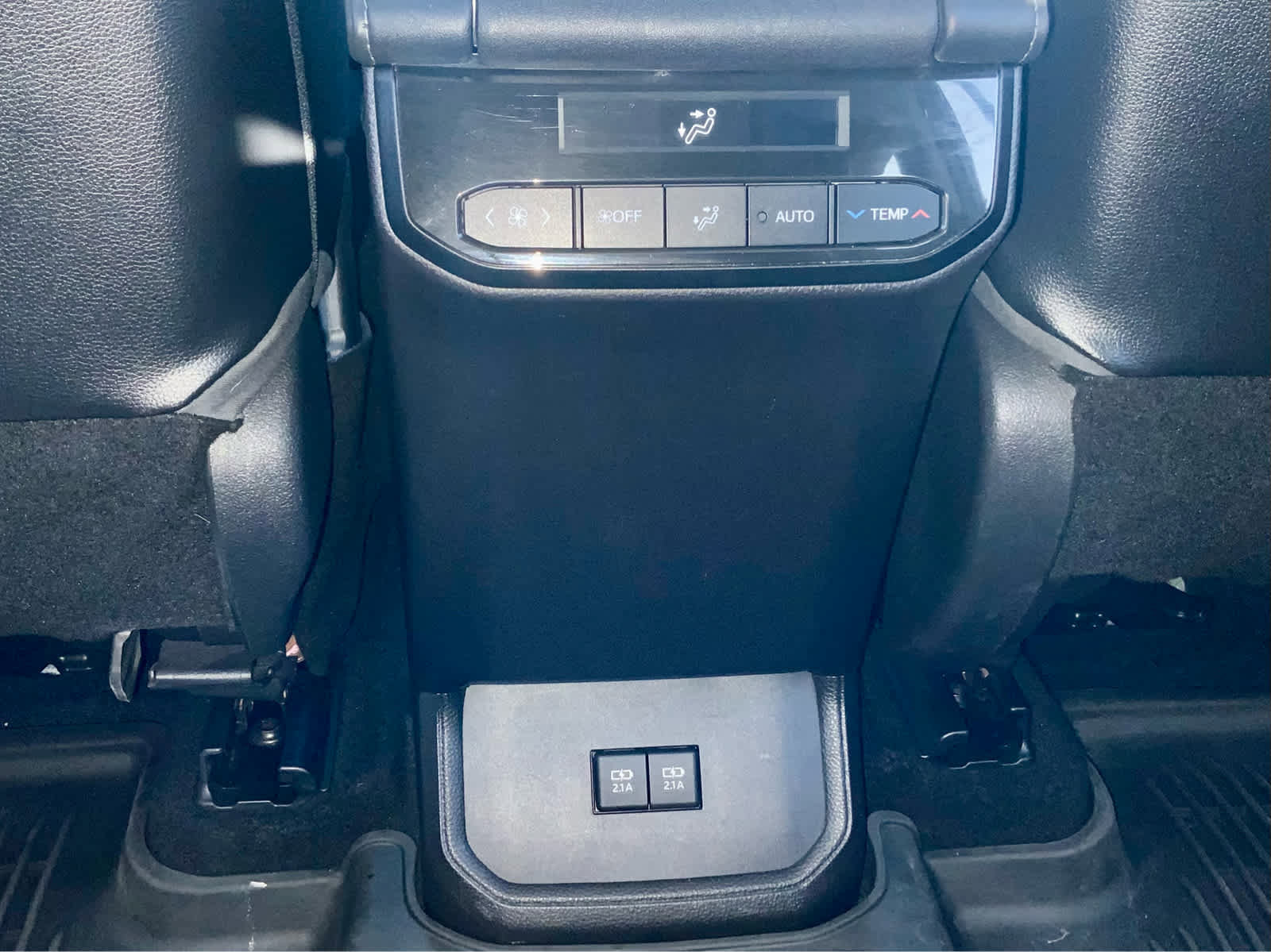 Used 2021 Toyota Highlander XLE image 56