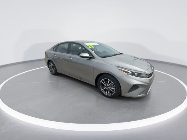 Used 2023 Kia Forte LXS w/ LXS Technology Package FWD image 2