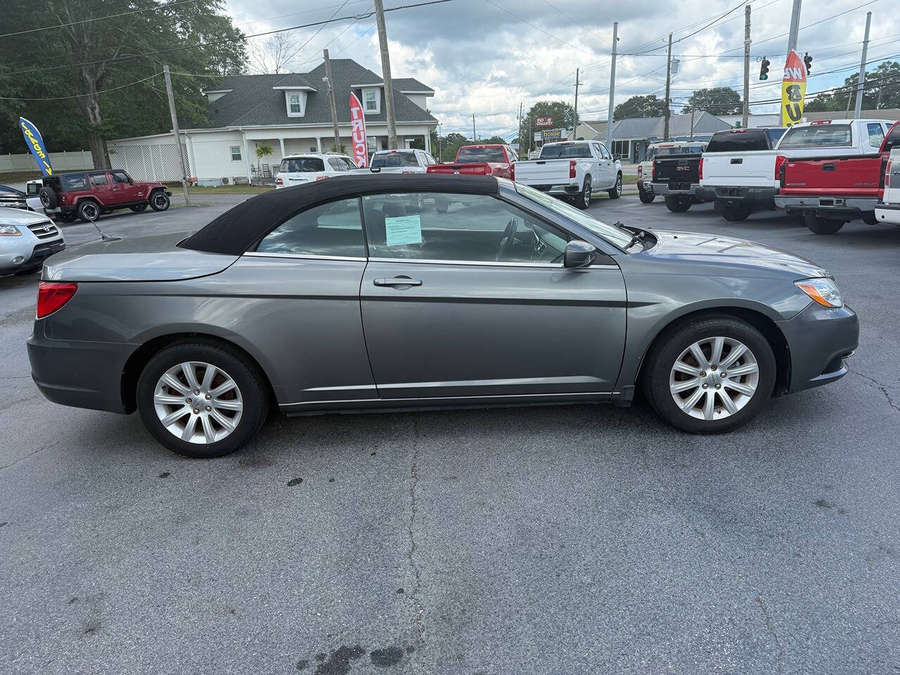 Used 2013 Chrysler 200 Touring FWD image 3