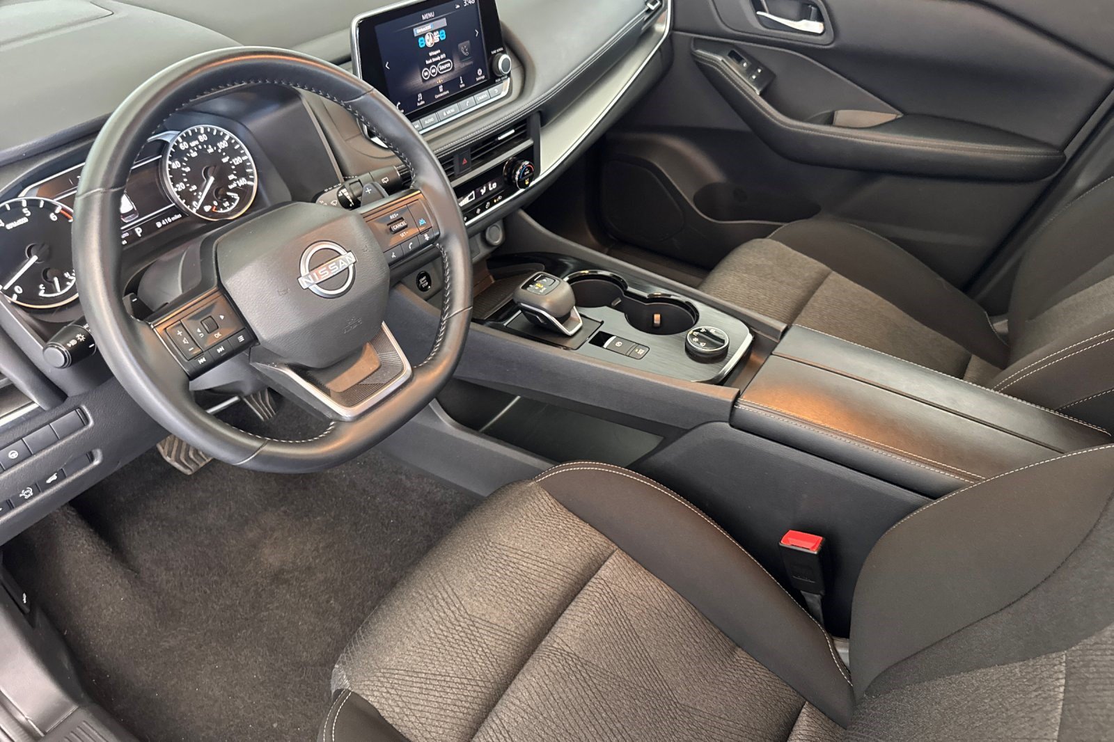 Used 2025 Nissan Rogue SV AWD/4WD image 4