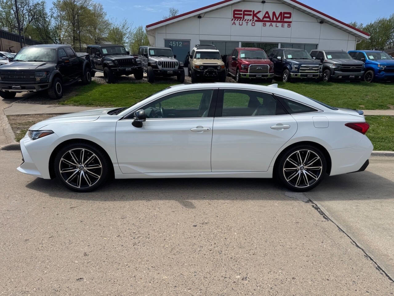 Used 2019 Toyota Avalon Touring w/ Advanced Safety Package FWD image 2