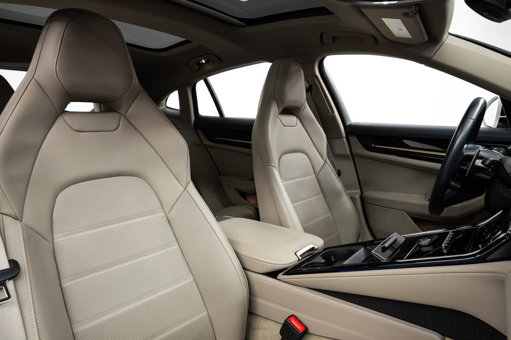 Used 2024 Porsche Panamera 4 image 35