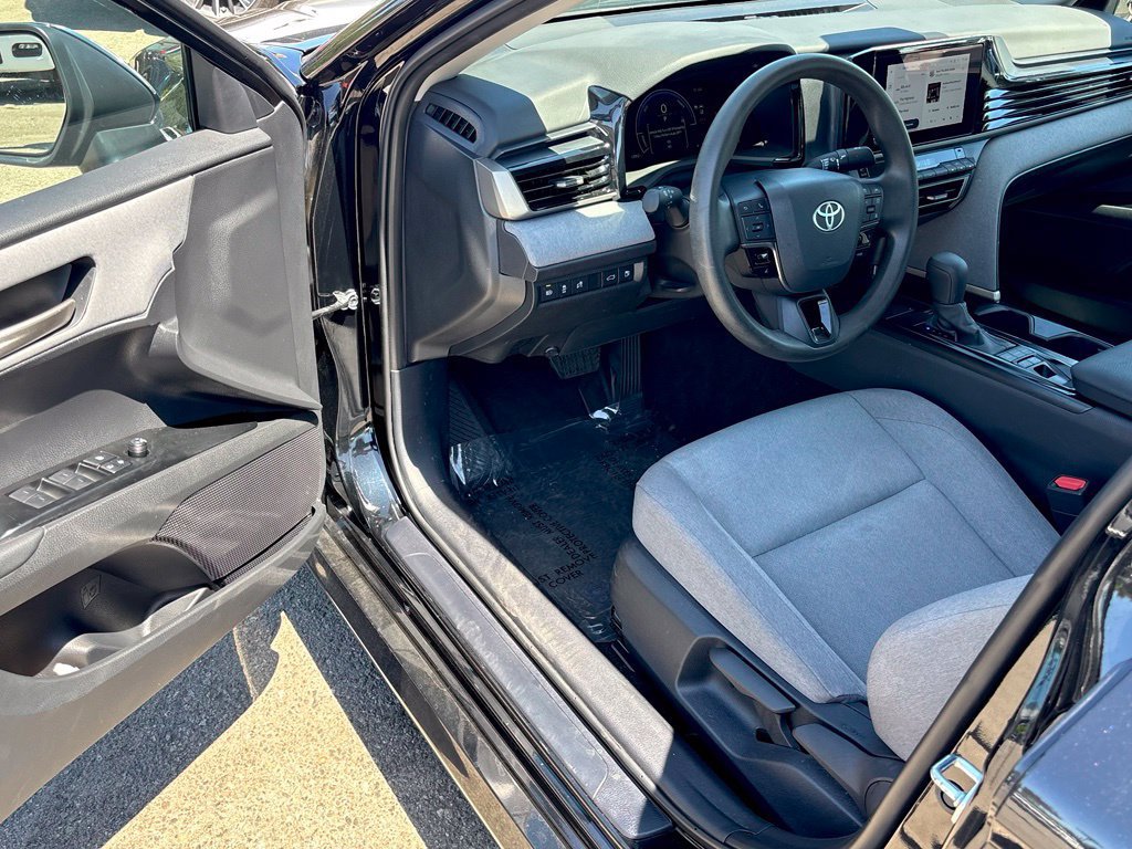 Used 2025 Toyota Camry LE FWD image 8
