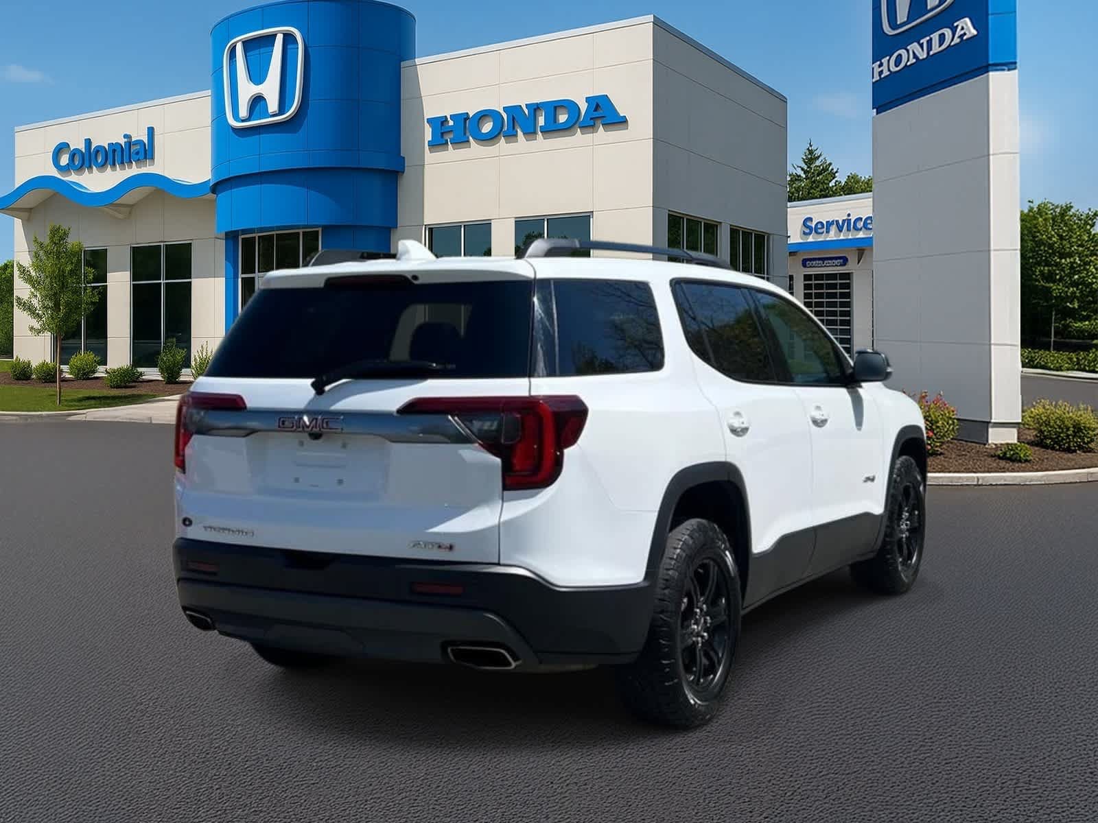 Used 2022 GMC Acadia AT4 w/ Technology Package AWD/4WD image 6