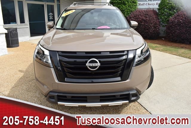 Used 2024 Nissan Pathfinder Platinum FWD image 4