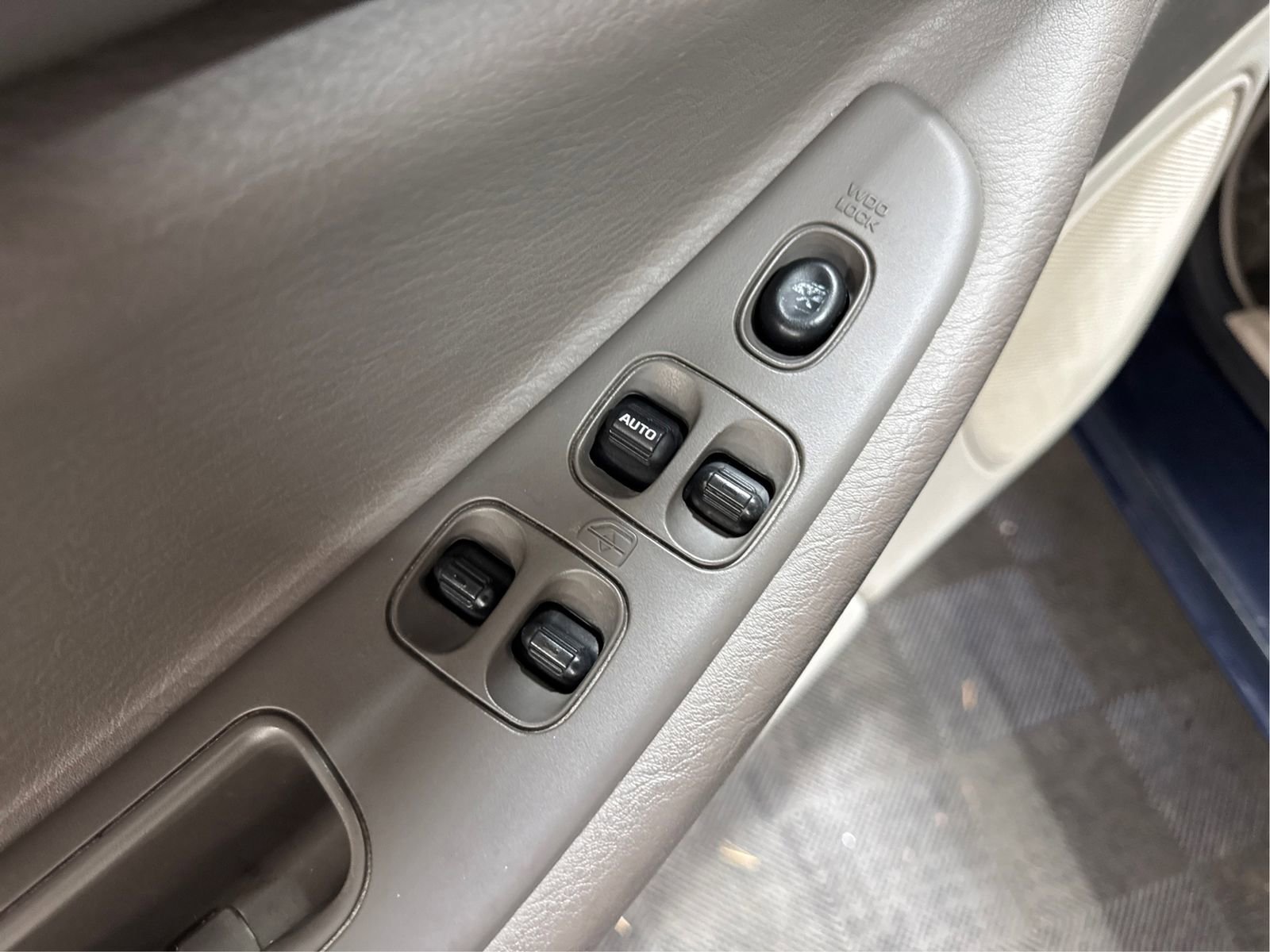 Used 2006 Dodge Stratus SXT FWD image 27