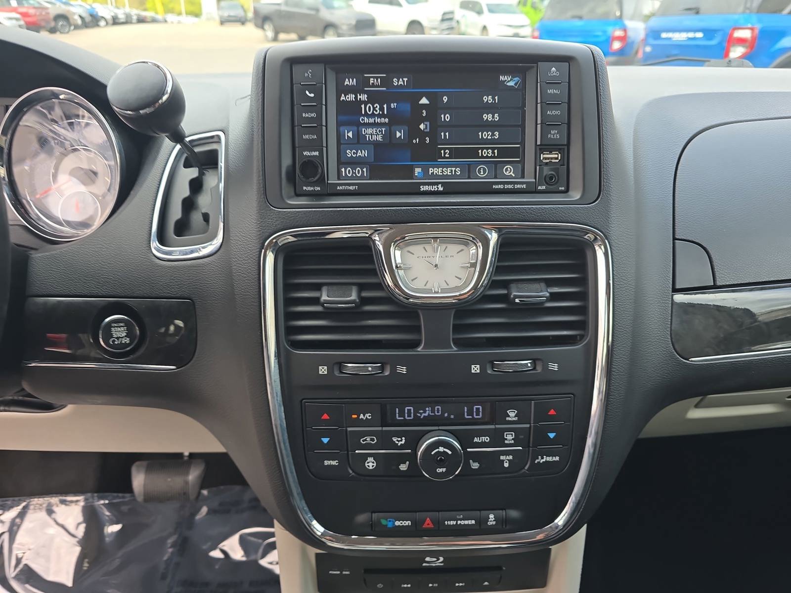 Used 2016 Chrysler Town & Country Limited Platinum image 24