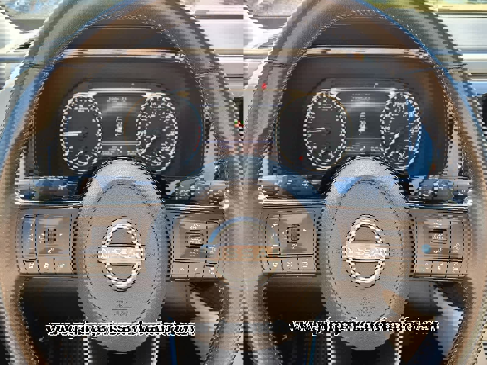 Used 2022 Nissan Pathfinder SV image 11