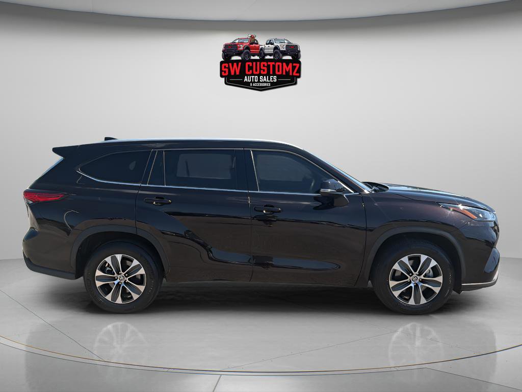 Used 2022 Toyota Highlander XLE FWD image 8