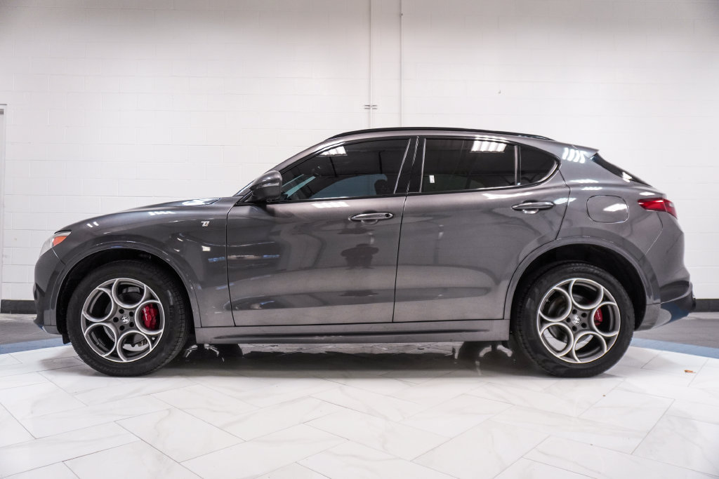 Used 2023 Alfa Romeo Stelvio Ti AWD/4WD image 32
