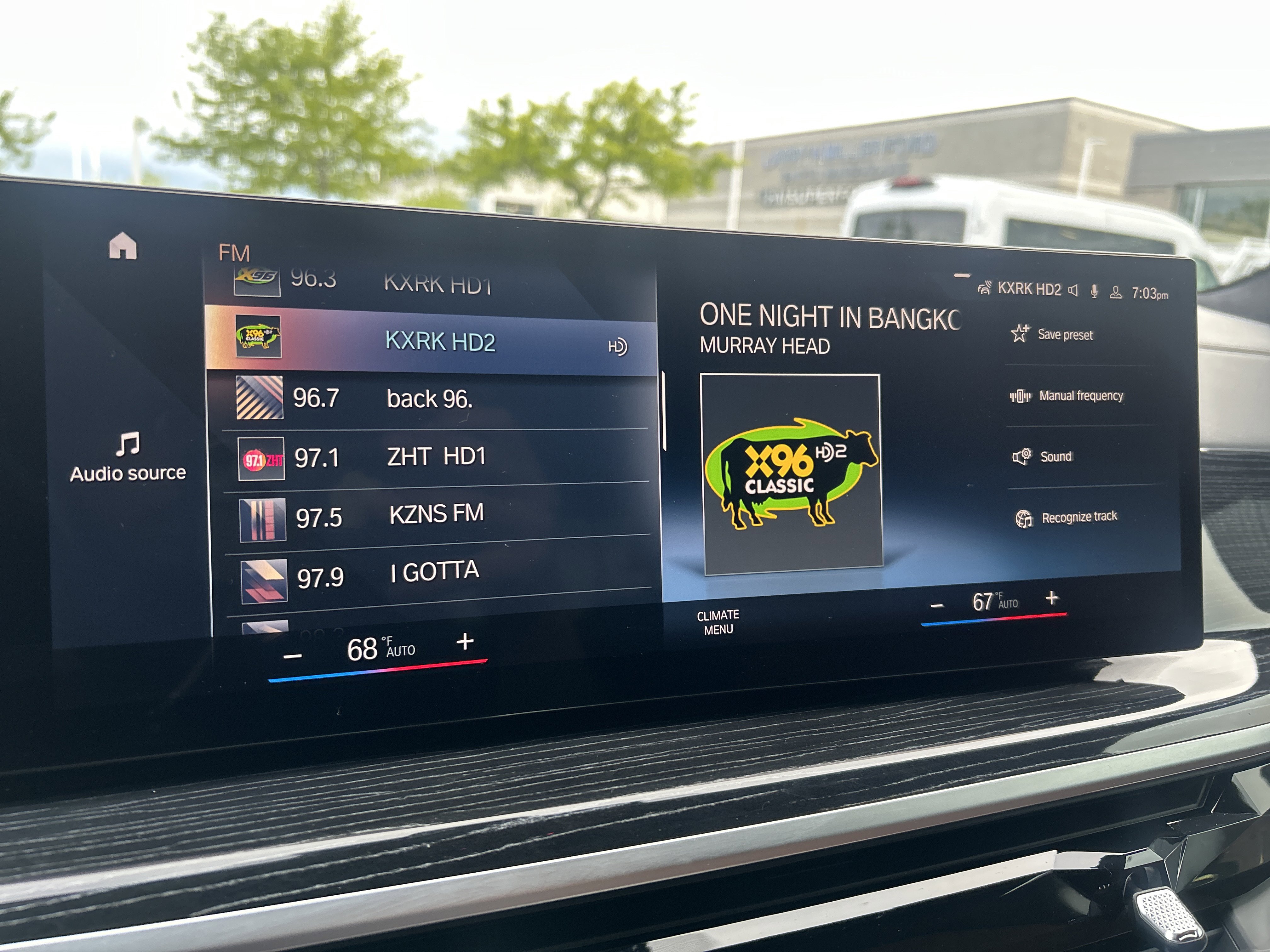 Used 2023 BMW X7 M60i w/ Executive Package image 21