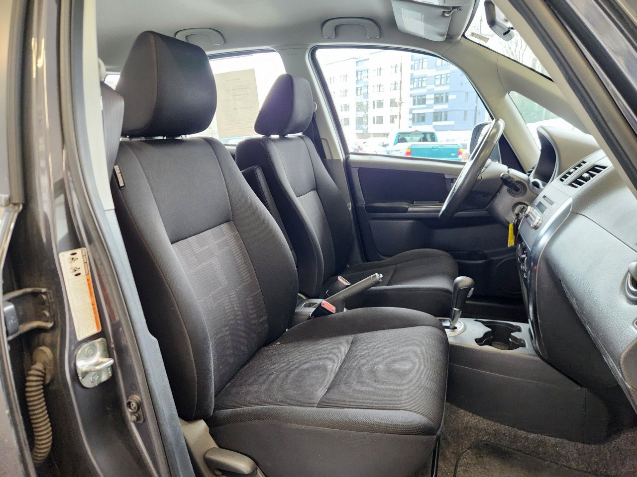 Used 2010 Suzuki SX4 AWD Hatchback image 2