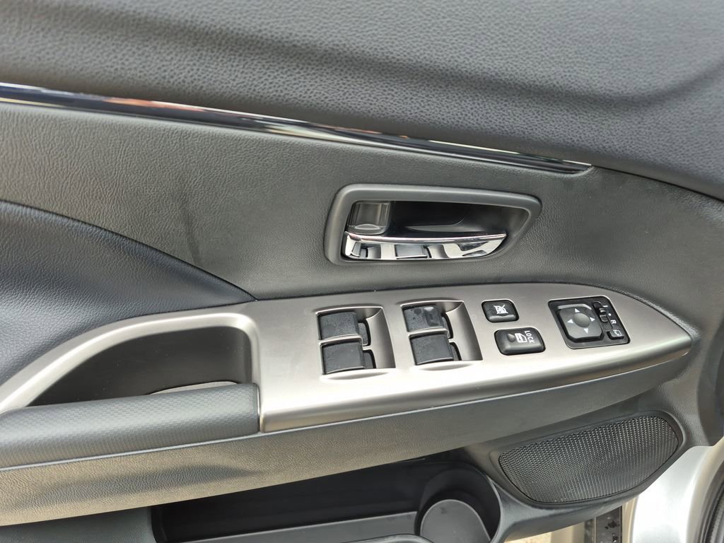 Used 2025 Mitsubishi Outlander Sport SE image 15