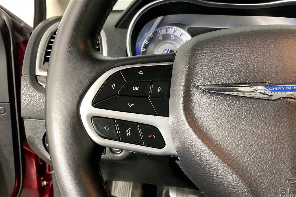 Used 2018 Chrysler 300 Limited AWD/4WD image 26
