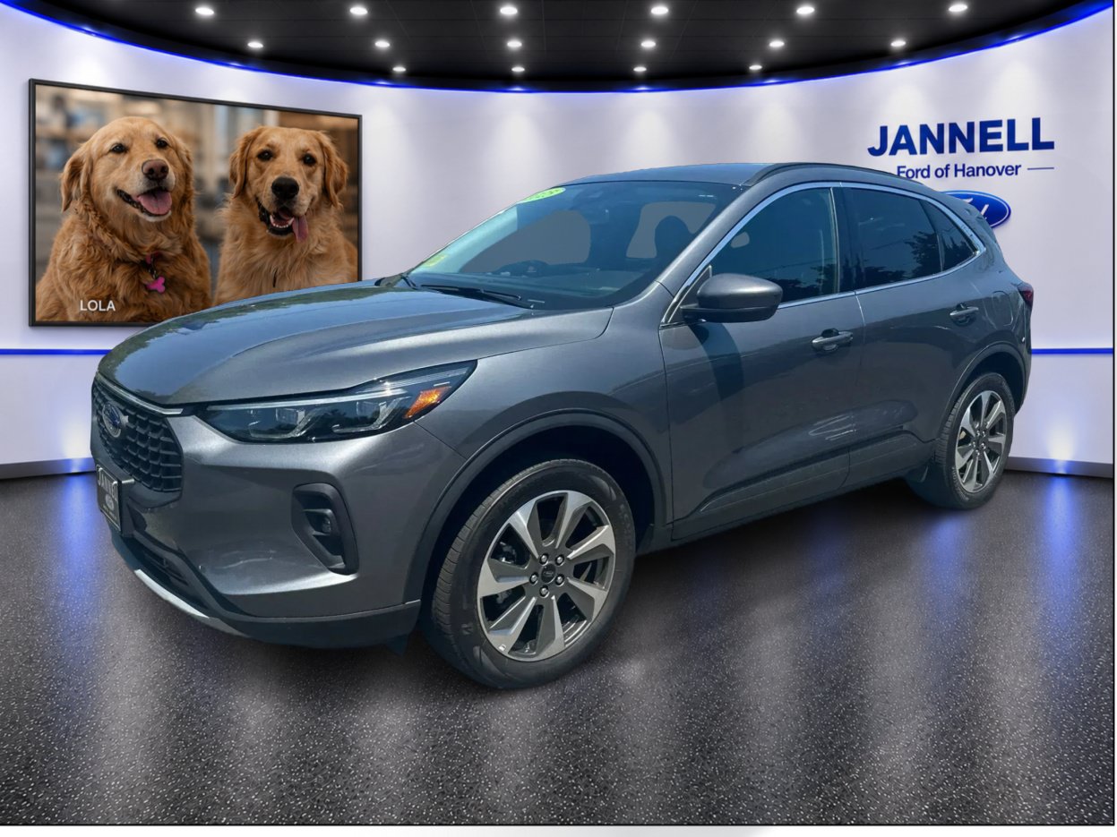 Used 2025 Ford Escape Platinum AWD/4WD image 1