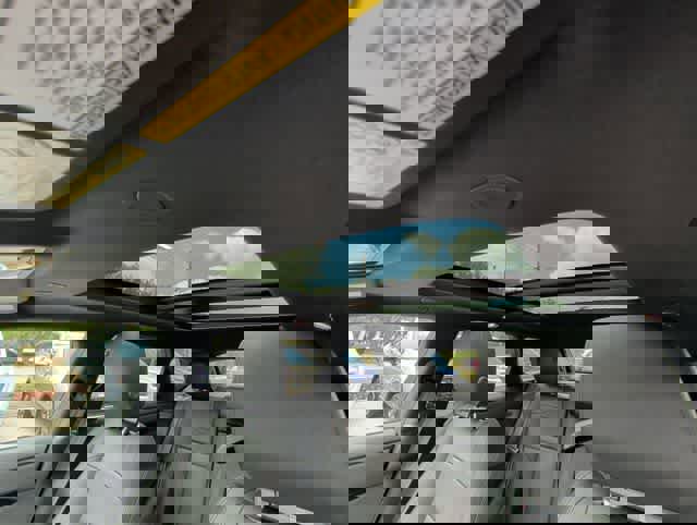 Used 2025 Land Rover Range Rover Evoque Dynamic SE image 16