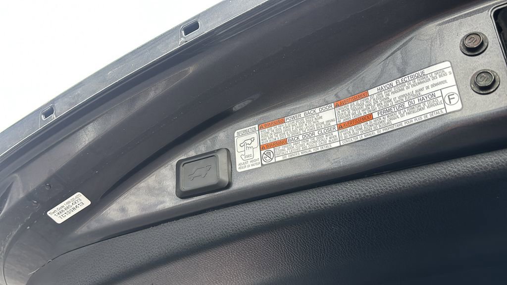 Used 2018 Toyota RAV4 Limited image 36