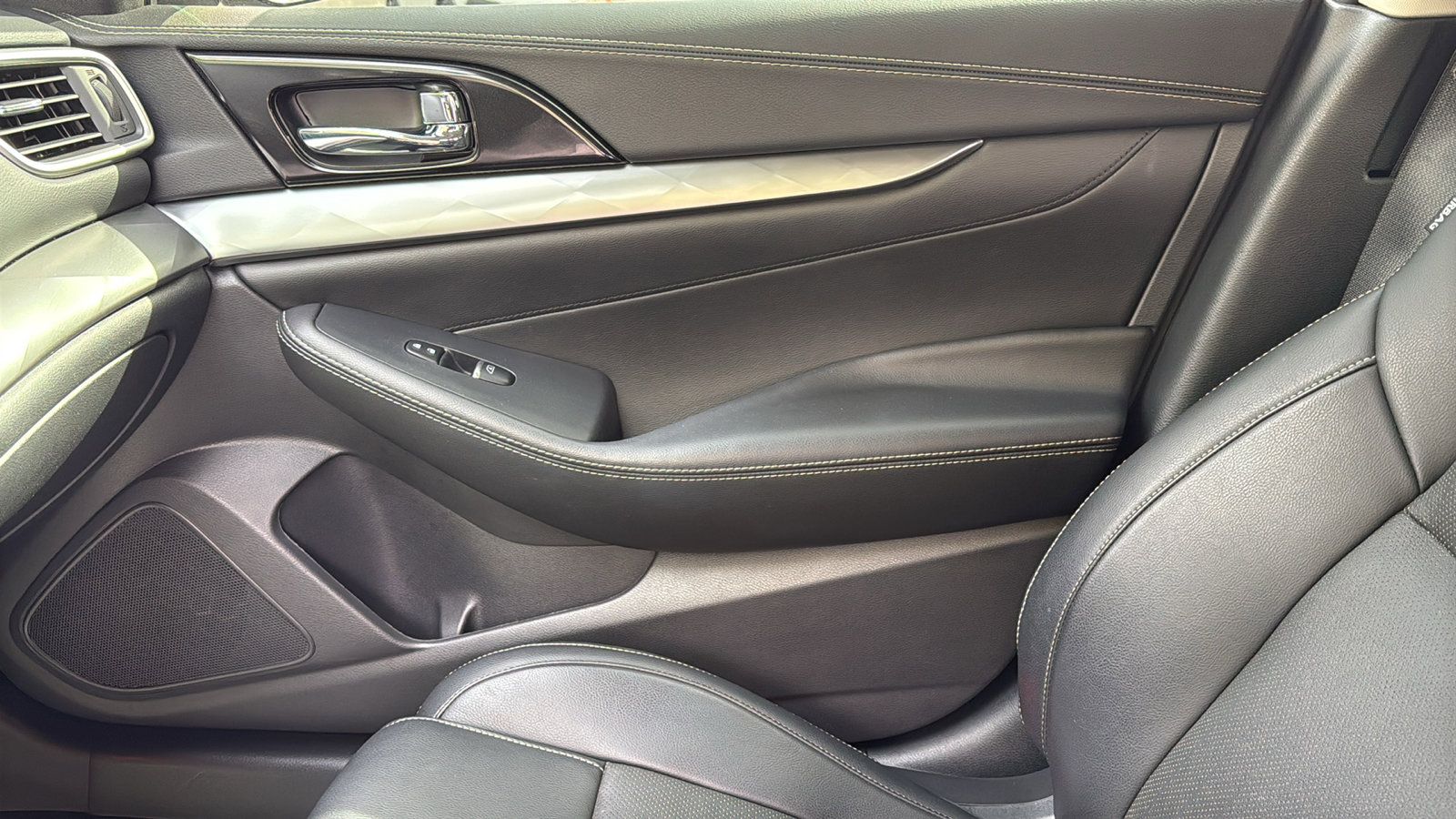 Used 2019 Nissan Maxima 3.5 SV w/ Floor Mat Group FWD image 19
