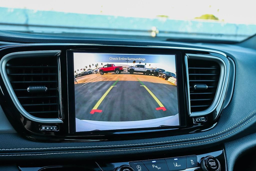 New 2027 Chrysler Pacifica Select FWD image 26