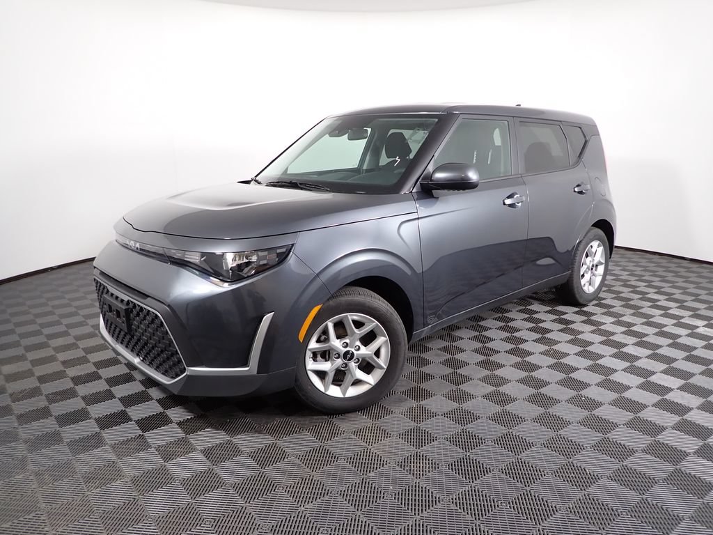 Used 2025 Kia Soul LX w/ LX Technology Package FWD image 8