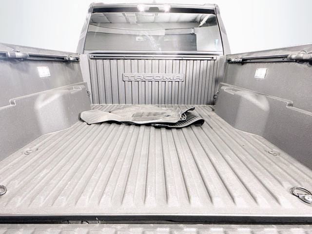 Certified 2025 Toyota Tacoma SR5 AWD/4WD image 23