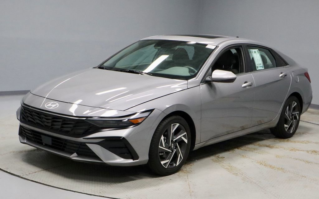 Certified 2025 Hyundai Elantra SEL image 9