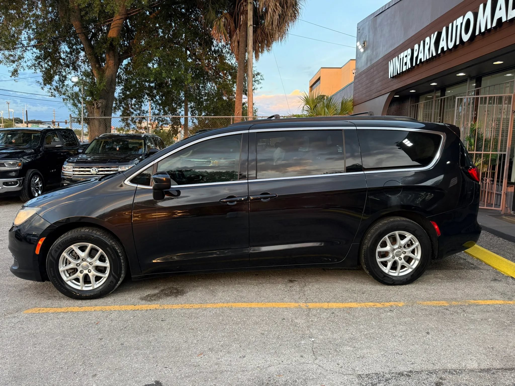 Used 2020 Chrysler Voyager Lxi FWD image 5