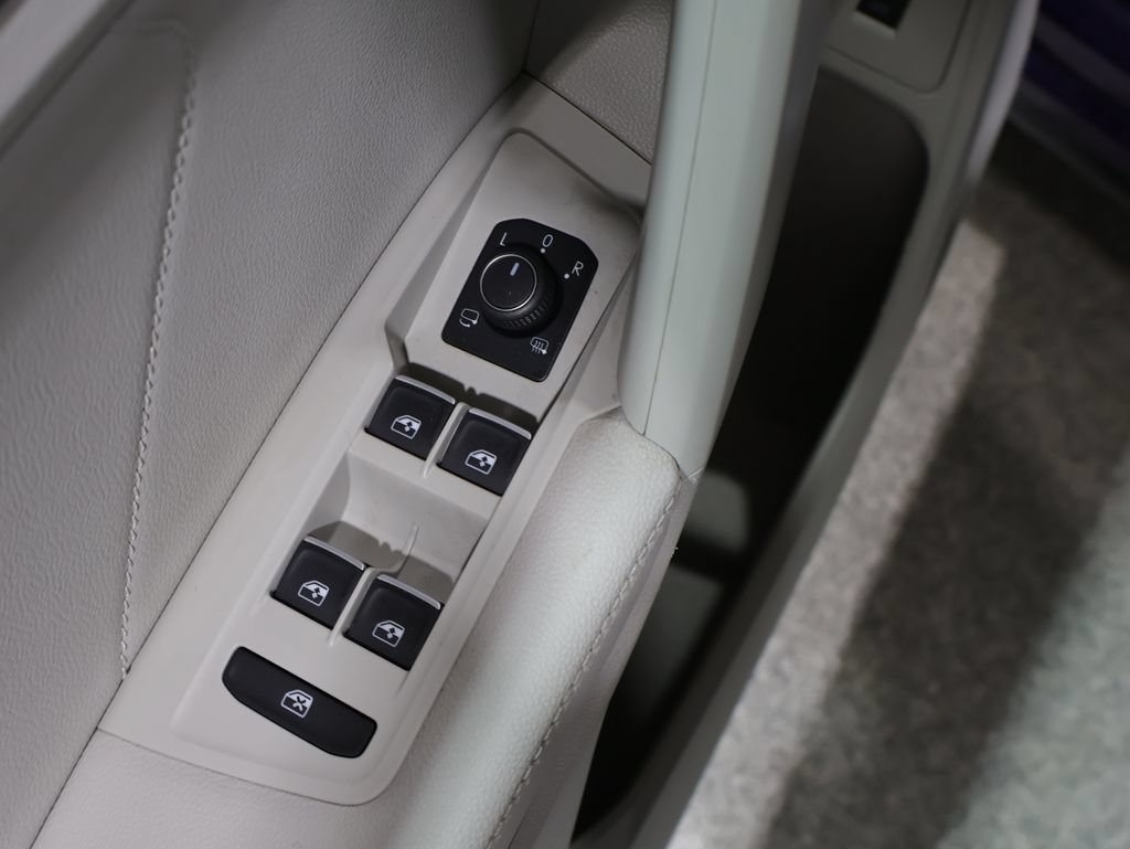 Used 2022 Volkswagen Tiguan SEL R-Line AWD/4WD image 15