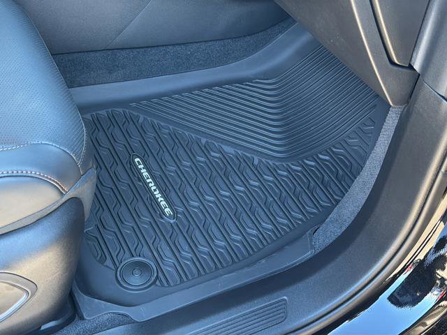 New 2026 Jeep Cherokee Overland w/ Trailer Tow Group image 40