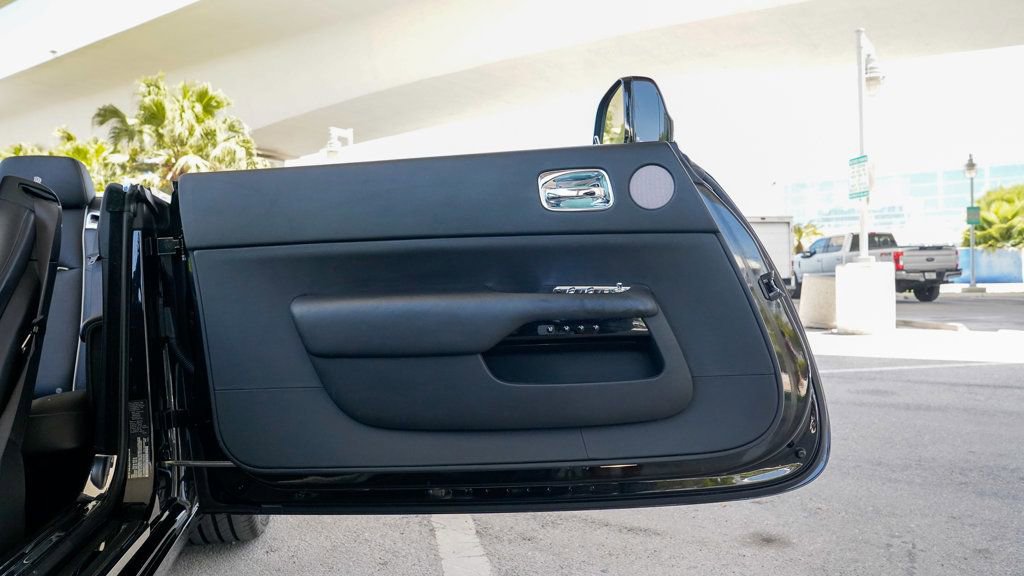 Used 2016 Rolls-Royce Dawn image 46