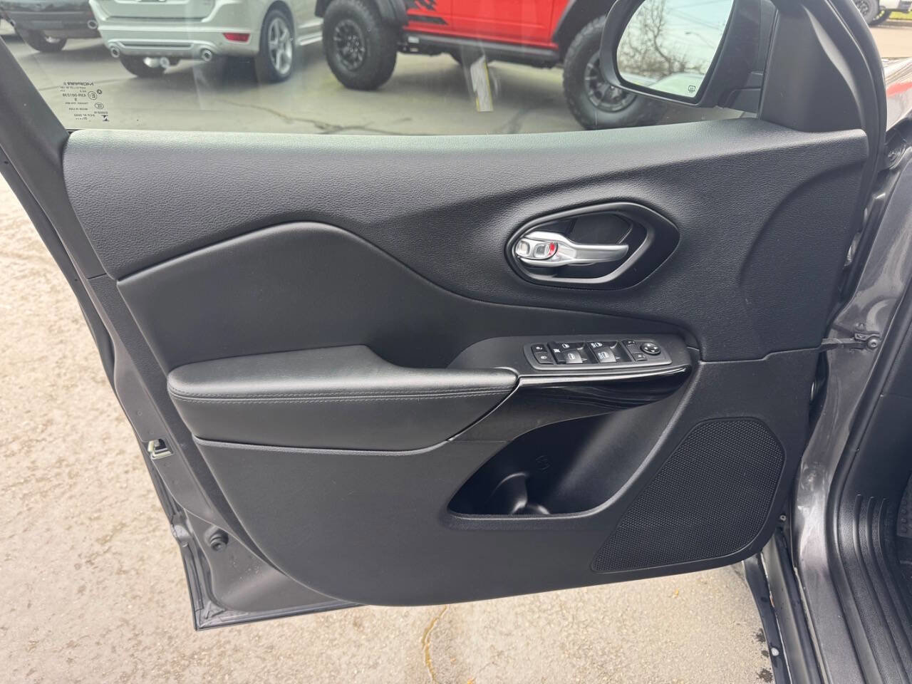 Used 2021 Jeep Cherokee Latitude Plus image 13