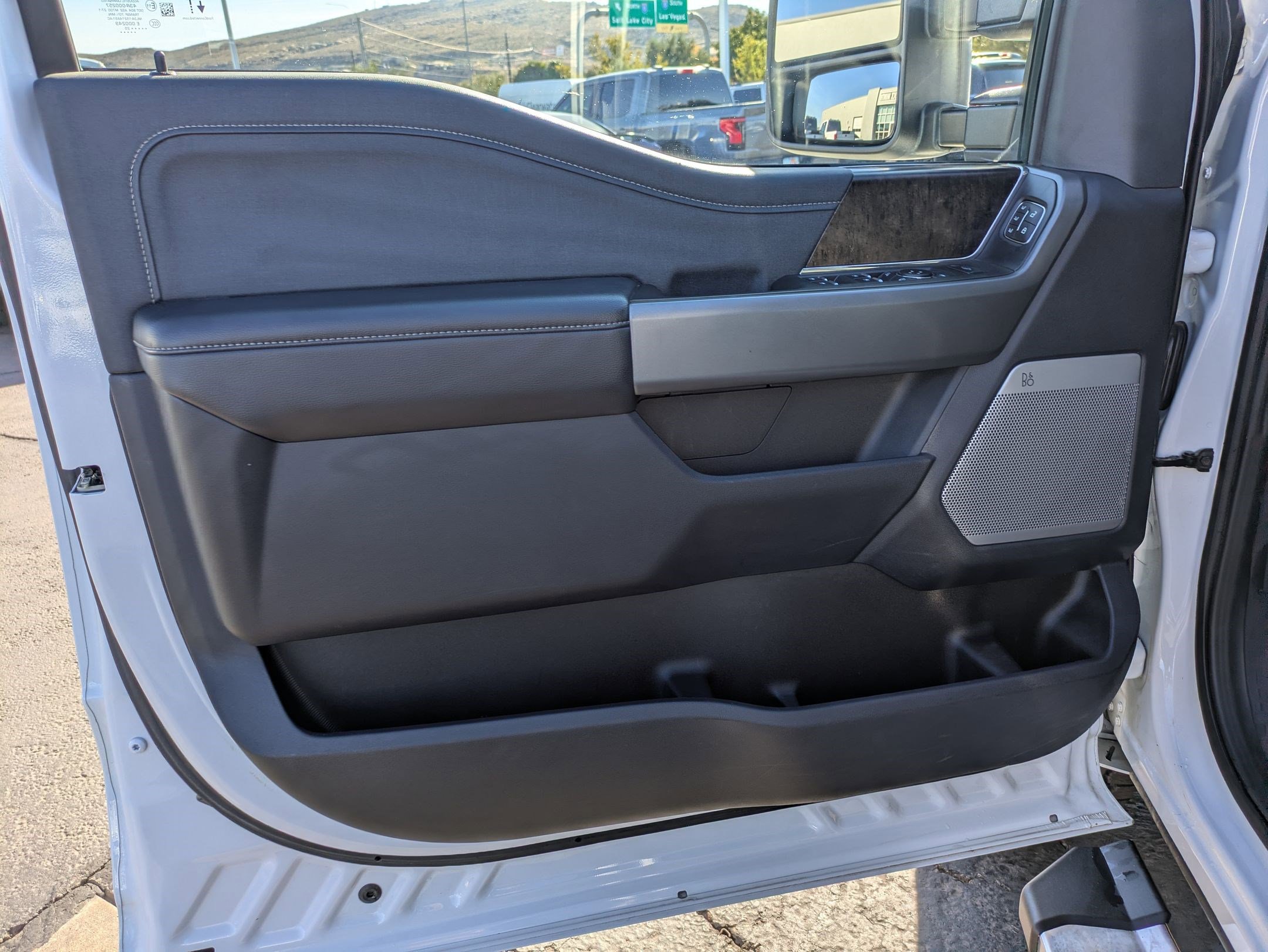 Used 2025 Ford F350 Lariat image 12