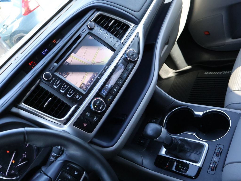 Used 2018 Toyota Highlander Limited Platinum AWD/4WD image 19